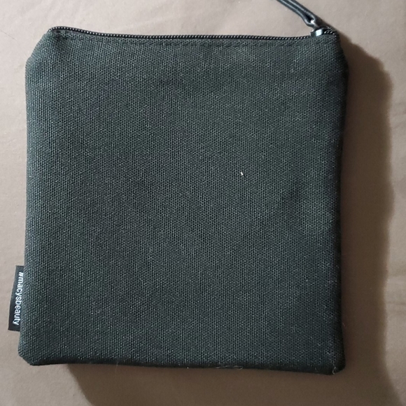 NWOT makeup bag from Macy's - Picture 2 of 3